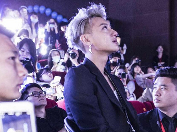 Curhat Tentang Kesepiannya Selama Gabung di EXO, Tao Teteskan Air Mata
