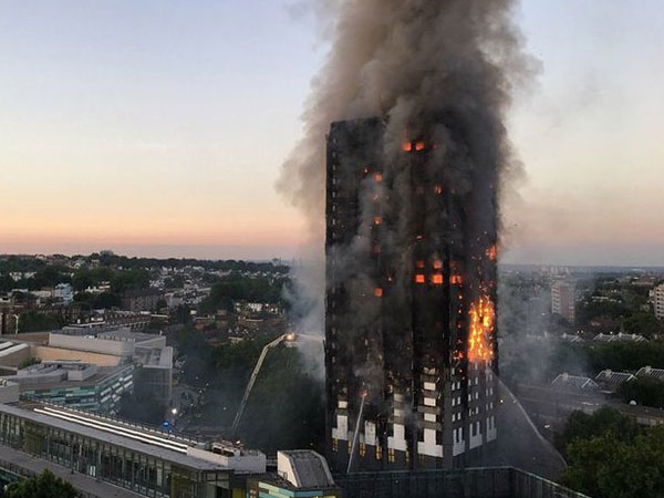 12 Tewas dan Puluhan Orang Terluka Akibat Kebakaran Besar Apartemen di London