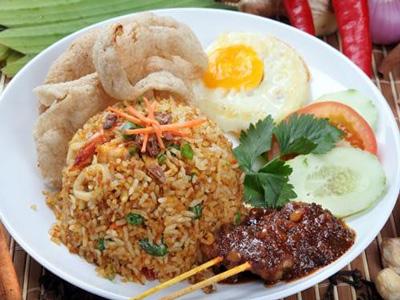 10 Makanan Indonesia Yang Terkenal Kelezatannya Di Dunia! (Part 1)