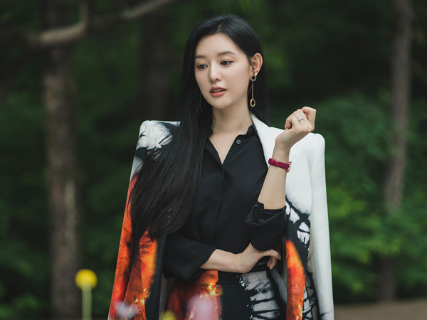 Drama 'Queen of Tears' Rilis Transformasi Kim Ji Won Jadi Ratu Departement Store