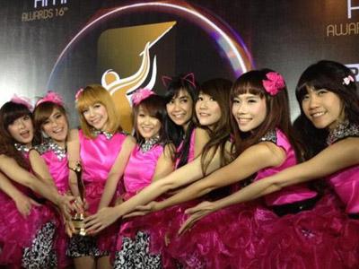 Cherrybelle Sukses Singkirkan JKT48 dan S4 di AMI Awards 2013!