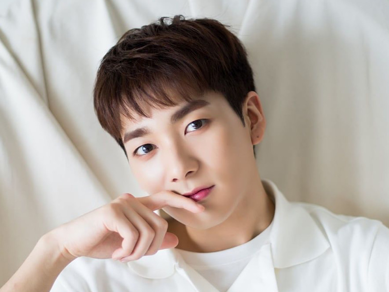 Gangguan Psikologis, Aron Hiatus dari Grup NU'EST