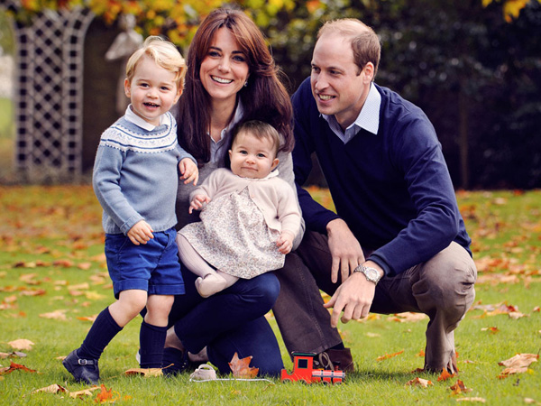 Tengok Gaya Fashion Pangeran George dan Puteri Charlotte di 'Christmas Card' Royal Family
