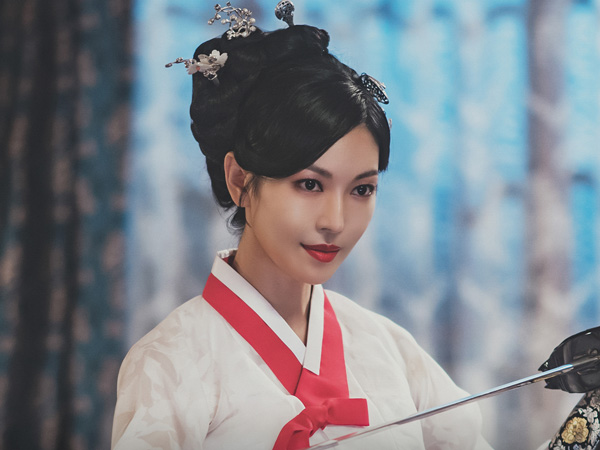 Drama ‘Tale of the Nine Tailed 1938’ Ungkap Penampilan Pertama Karakter Kim So Yeon