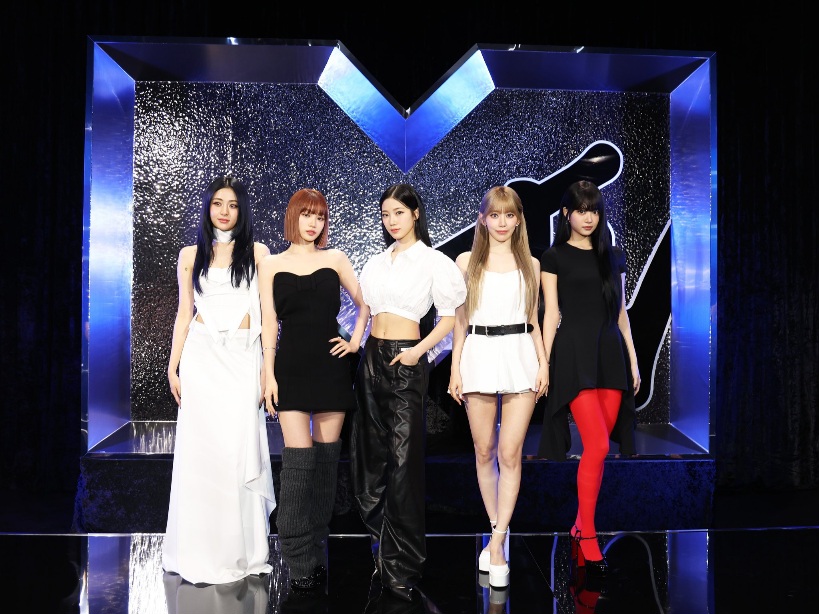 LE SSERAFIM Tampil Hot and Fun di Panggung Pre-Show MTV VMA 2024
