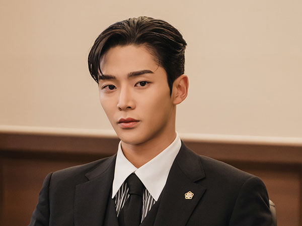 Rowoon SF9 Tampil Berkarisma Sebagai Pengacara Terkutuk di Destined With You