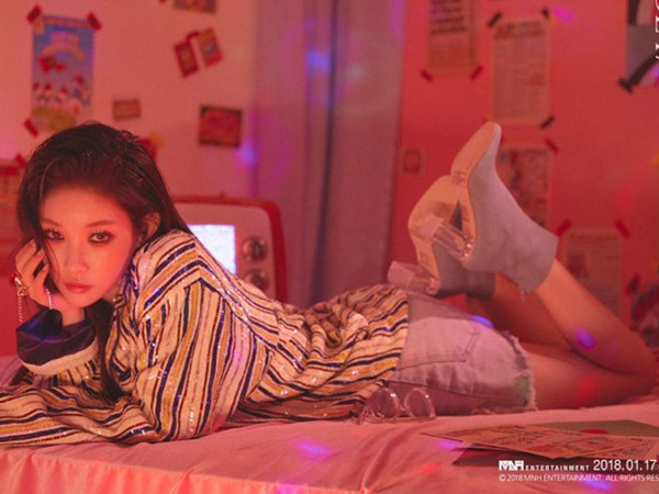 Chungha Usung Konsep Unik Neon-Retro di MV Comeback 'Roller Coaster'