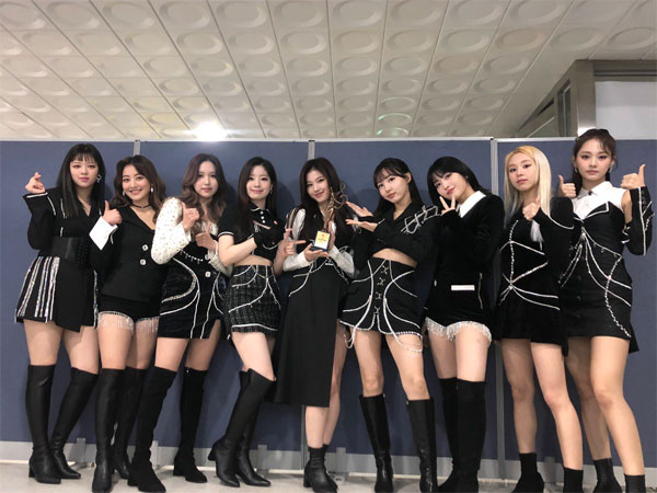 Penampilan Perdana Jeongyeon Bareng TWICE Setelah Hiatus