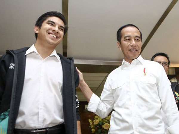 Potret Manis Akrabnya Jokowi dan Menpora Termuda Ganteng Malaysia dengan Panggilan 'Bro'