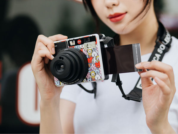 Hanya 500 di Seluruh Dunia, Ini Harga Kamera Leica Edisi BT21