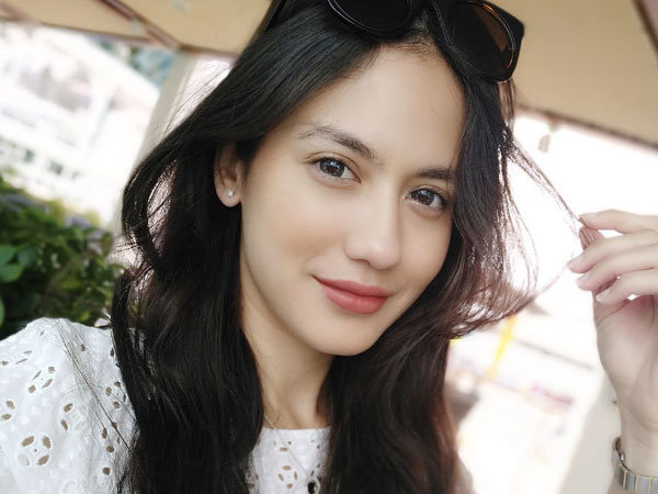 Kata Pevita Pearce Soal Lukisan 'Bugil' Dewi Soekarno yang Diunggahnya