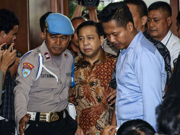 Reaksi Setya Novanto Setelah Mendapat Vonis Hakim 15 Tahun Penjara