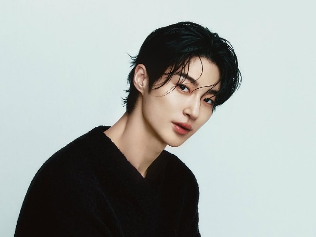 Byeon Woo Seok Donasikan Semua Hasil Penjualan Merchandise Ulang Tahun untuk Bantu Pasien Kanker