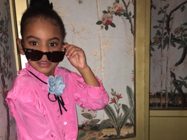 Gemas! Blue Ivy Puteri Beyonce Bergaya Bak Supermodel dengan Kenakan Gucci Serba Pink!