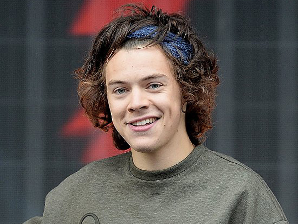 Tak Hanya Sang Kekasih, Harry Styles Juga Rayakan Ultah ke-21 Bareng Mantan dan Seleb Lainnya