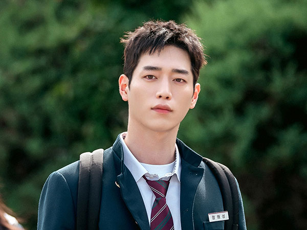 Potret Seo Kang Joon Jadi Anak SMA di Usia 30 Tahun