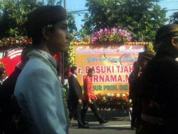 Gibran Rakabuming Berikan Mahar Alat Salat ke Selvi Ananda