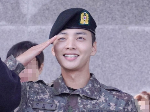 Kim Min Jae Selesaikan Pelatihan Dasar Militer Sebagai Peserta Terbaik