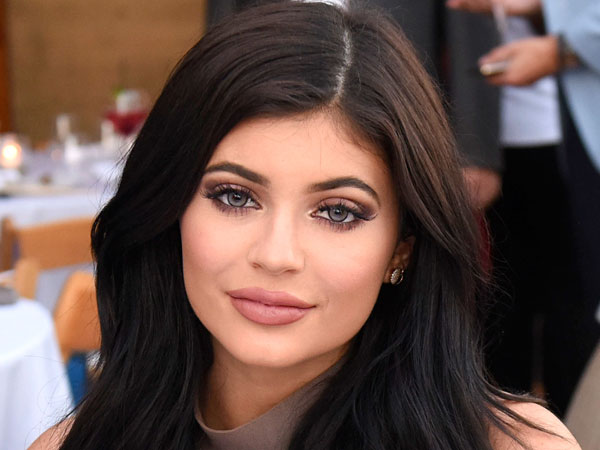 Foto Anak Kylie Jenner, Stormi, Berhasil Cetak Rekor di Instagram!