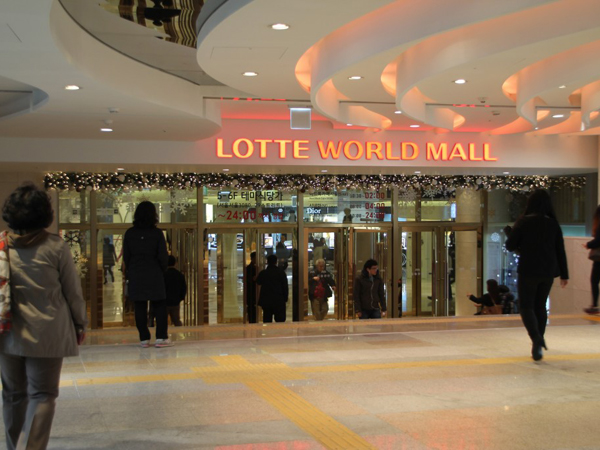Setahun Dibuka, Lotte World Mall Seoul Sudah Tarik 30 Juta Pengunjung!