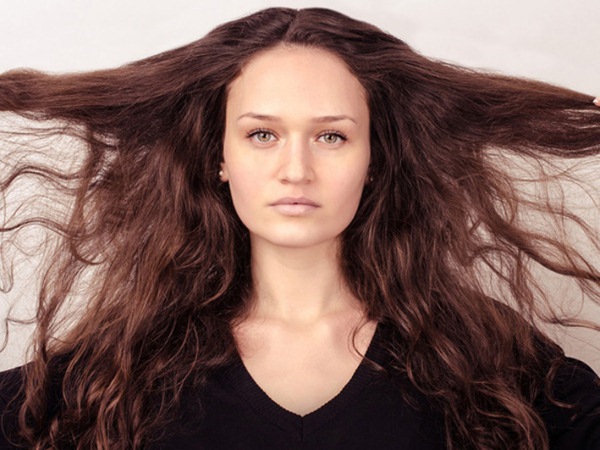 Cari Tau Mengapa Rambutmu Bisa Kering dan Rapuh