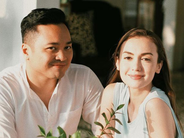 Penantian 9 Tahun Terjawab, Rianti Cartwright Pamerkan Baby Bump