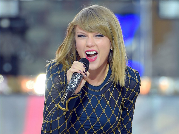 Terlalu Sering Manggung, Taylor Swift Terkena Penyakit Laringitis!