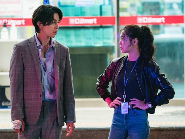 Intip Pertemuan Lee Dong Wook dan Han Ji Eun Sebagai Mantan Pacar di Bad and Crazy