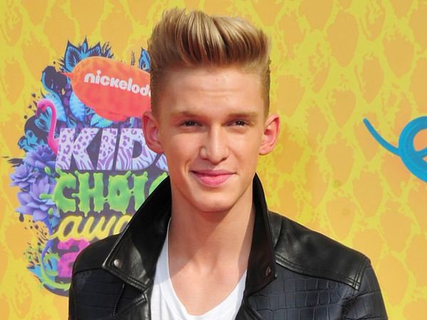 Foto Bugilnya Dihapus Instagram & Facebook, Cody Simpson Protes!