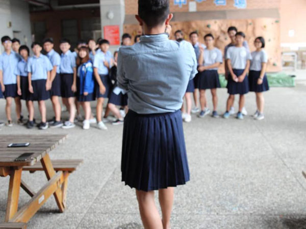 Wah, Sekolah di Taiwan Ini Perbolehkan Siswa Laki-laki Memakai Rok!