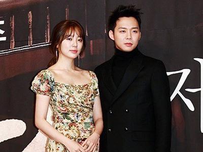 Wah, Yun Eun Hye Dihujani Ciuman 3 Kali Berturut-Turut Oleh Yoochun JYJ