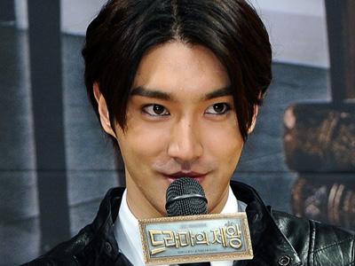 Beradegan Ciuman, Siwon Super Junior Bikin Heboh Fans