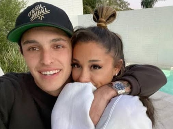 Ariana Grande Menikah dengan Dalton Gomez