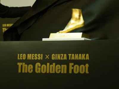 Wow, Kaki Emas Messi Dijual di Jepang