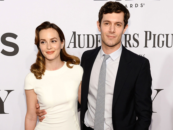 Pasca Menikah Diam-diam, Leighton Meester & Adam Brody Akhirnya Muncul Depan Publik!