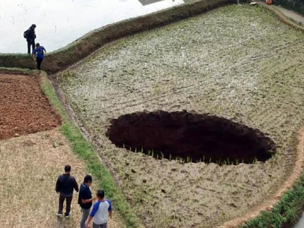 Mengerikan! Inilah Deretan Sinkhole Paling Berbahaya Di Dunia