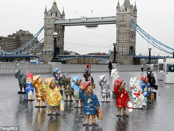 Rayakan 'London Tourism Campaign', Puluhan Patung 'Paddington Bear' Hiasi London!