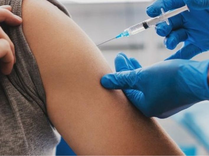 Sudah Vaksin Masih Terpapar COVID-19? Kemungkinan Ini Penyebabnya
