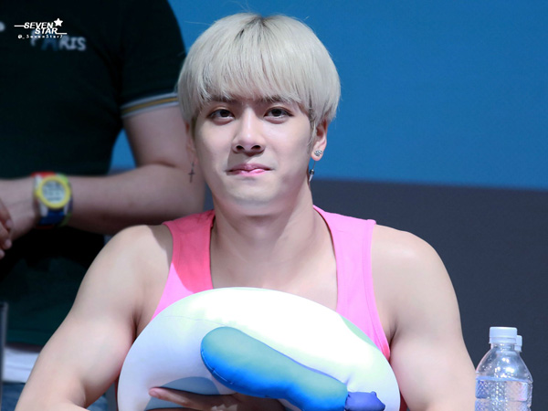 Jackson GOT7 Tunjukan Keahlian Tersembunyi di ‘Our Neighborhood Arts and Physical Education’!