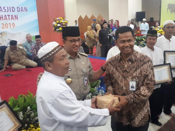 Himbauan Gubernur Anies Jangan Gunakan Kantong Plastik di Pembagian Daging Kurban, Pakai Bambu Lagi?