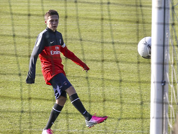 Wow, Brooklyn Beckham Resmi Tandatangani Kontrak dengan Arsenal!