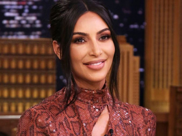 Trauma Perampokan Paris, Kim Kardashian Jadi Suka Pakai Perhiasan Palsu!
