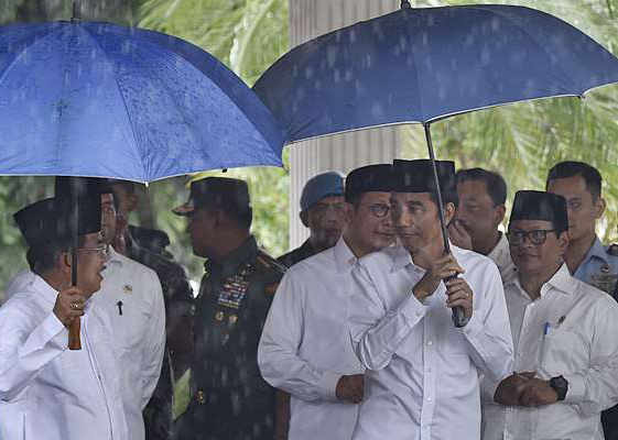 Heboh Barang Serba Biru, Jokowi Akui Tak Berniat Sindir Yang 'Biru-Biru'?