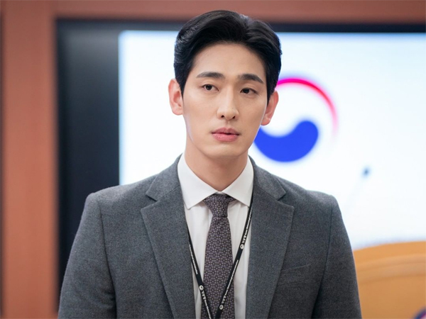 Potret Karismatik Yoon Park di Drama Baru, Mantan Park Min Young