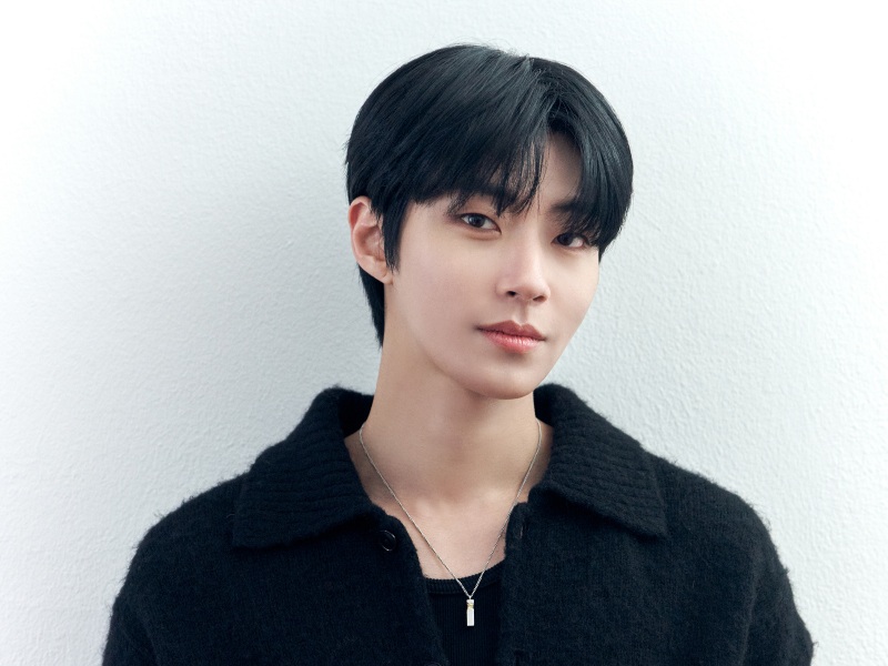 Hwang In Yeop Ungkap Kesan Pakai Seragam SMA di Usia 33 Tahun dalam 'Family by Choice'