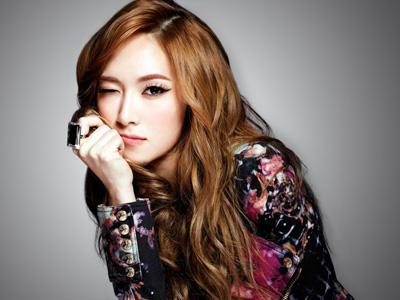 SNSD Iseng Ganggu Jessica yang Sedang Tertidur