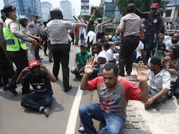 Terjadi Kericuhan, Mahasiswa Asal Papua Baku Hantam Di Bundaran HI