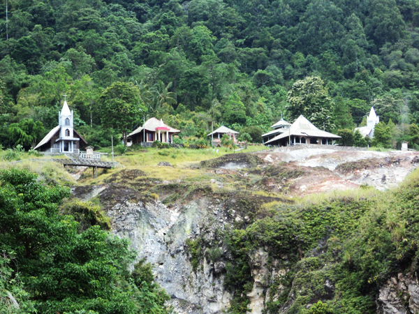 Simbol Toleransi Beragama, Bukit Kasih Di Manado