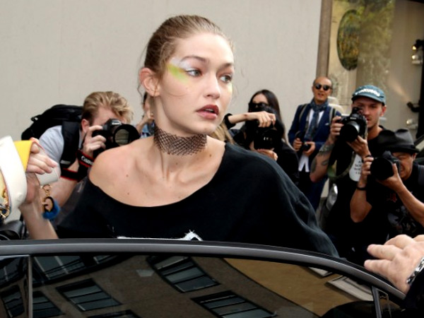 Dipeluk Paksa Pria Tak Dikenal, Gigi Hadid ‘Ngamuk’!