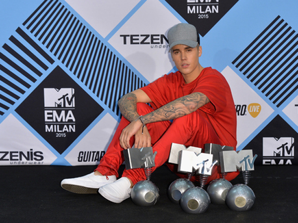 Singkirkan One Direction dan Taylor Swift, Justin Bieber Berjaya di MTV EMAs 2015